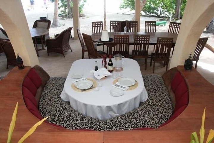 Dining 33 of 59