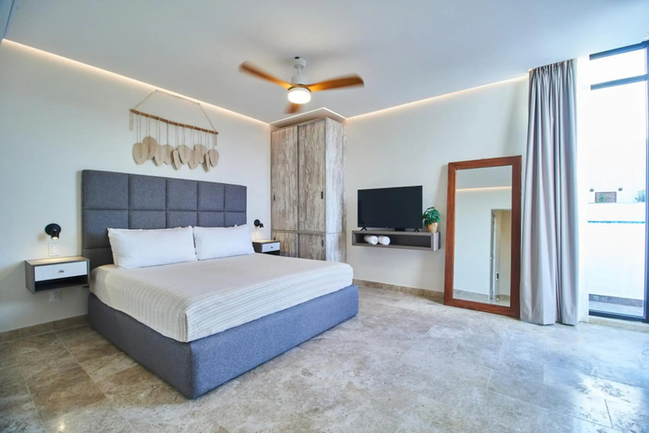 Room 4 of 20