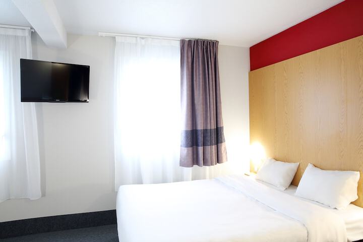 Room 9 of 33