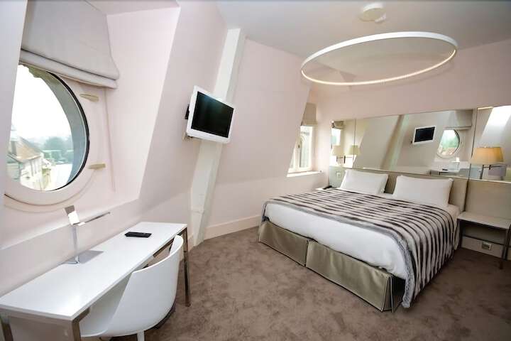 Room 10 of 40