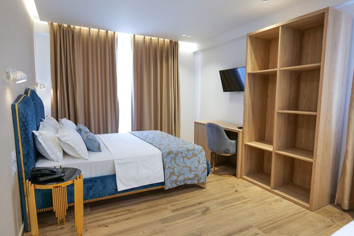 Room 33 of 74