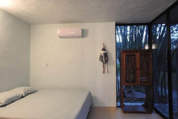Room 8 of 32
