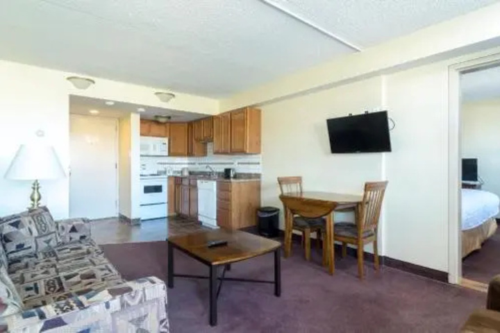 Room 2 of 8