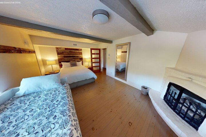 Room 9 of 33