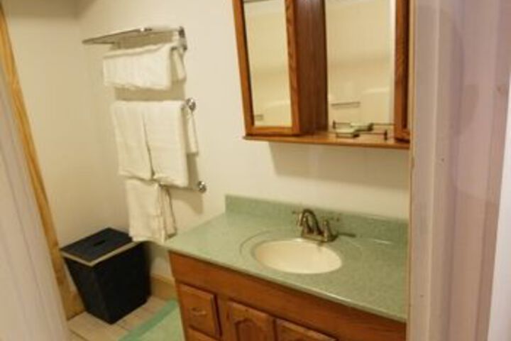 Room 4 of 28