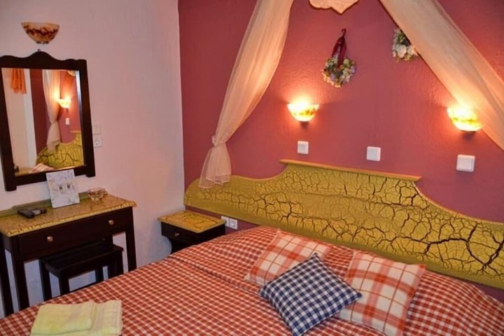 Room 7 of 18