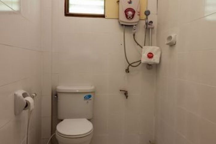 Room 2 of 65