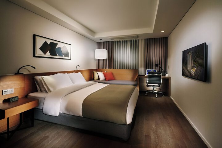 Room 14 of 27