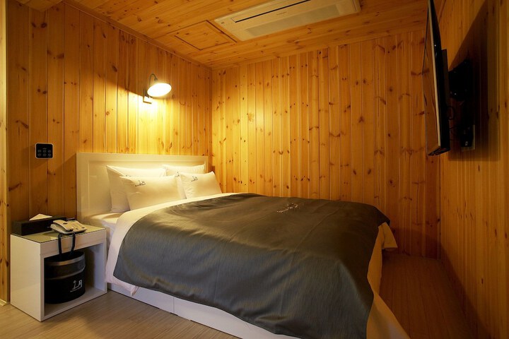 Room 11 of 40