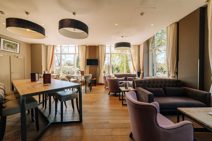 Hotel Lobby