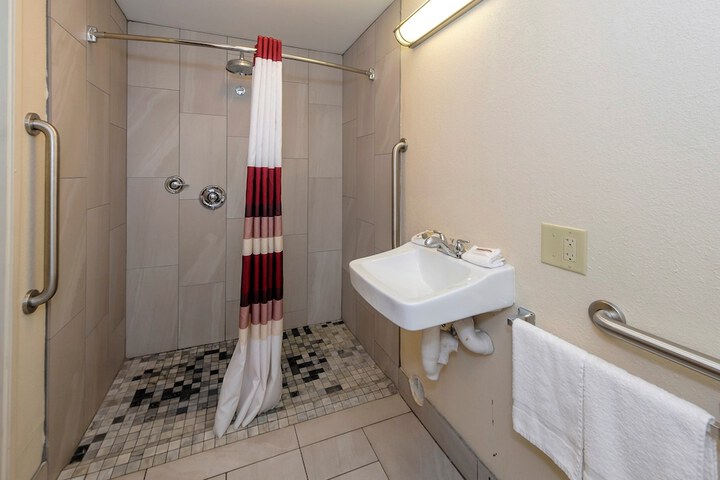 ADA Accessible Deluxe King with Roll in Shower (19 of 19)