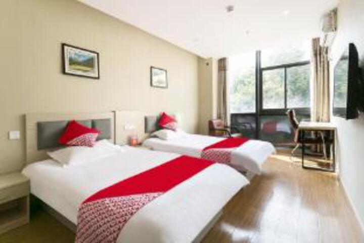 Room 4 of 6