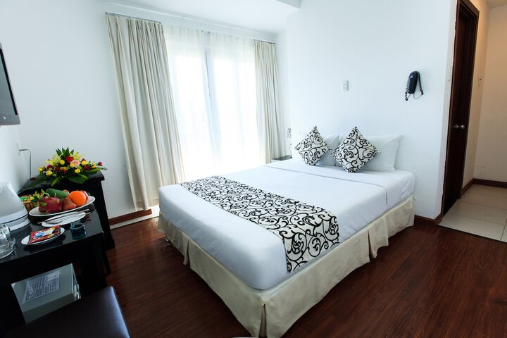Room 9 of 38
