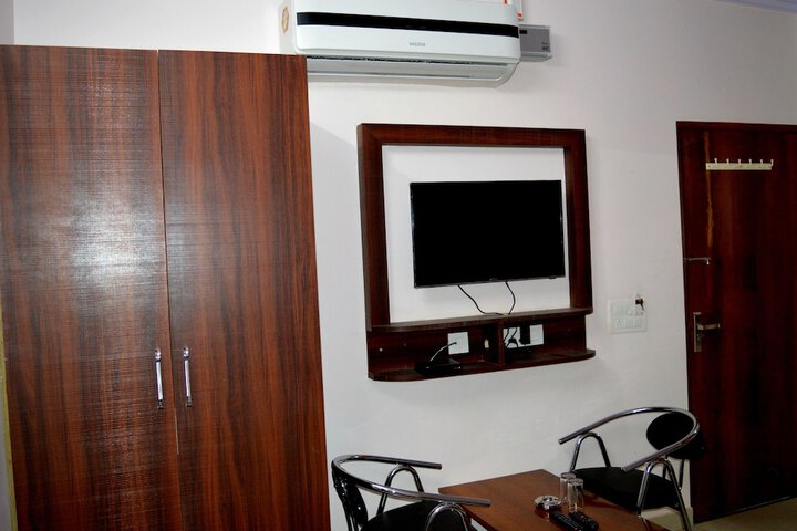 Room 14 of 72