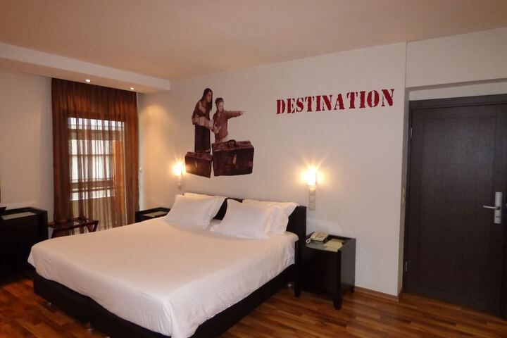 Room 6 of 39