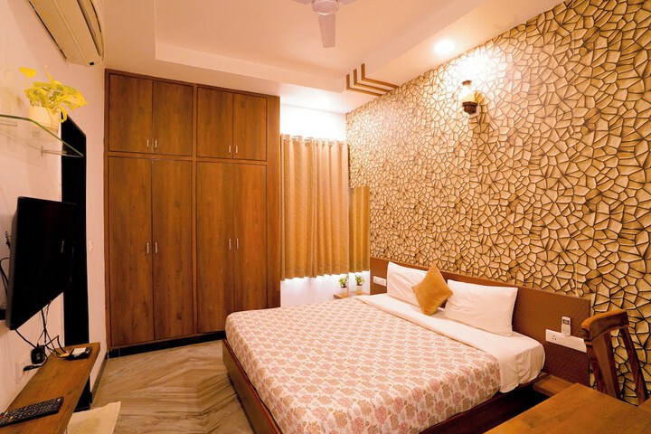 Room 12 of 33