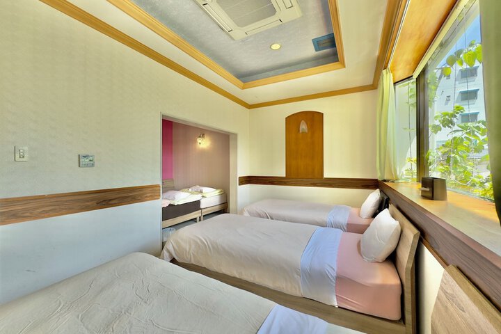 Room 37 of 193
