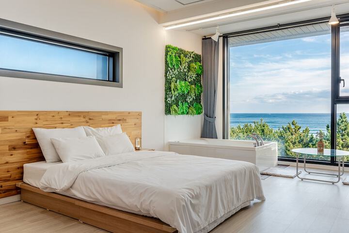 Room 2 of 109