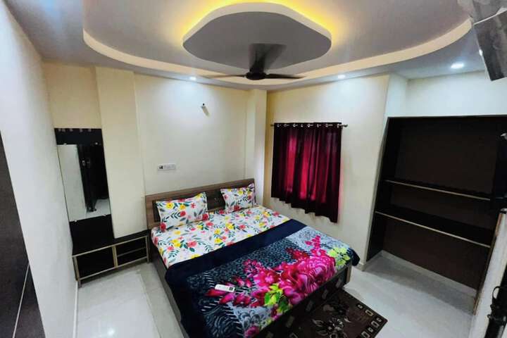 Room 12 of 24