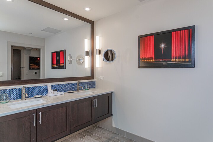 Room 51 of 81