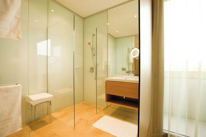Room 14 of 40