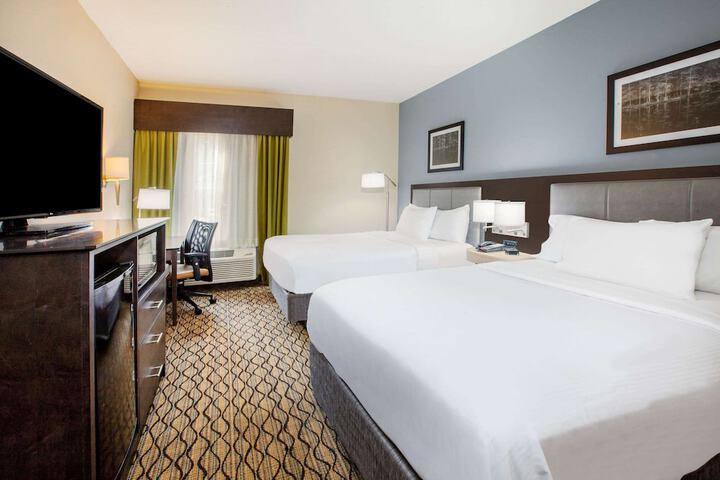 2 Queen Beds Accessible (4 of 7)