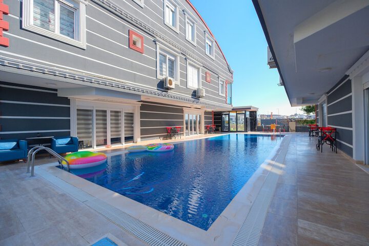 Pool 21 of 38