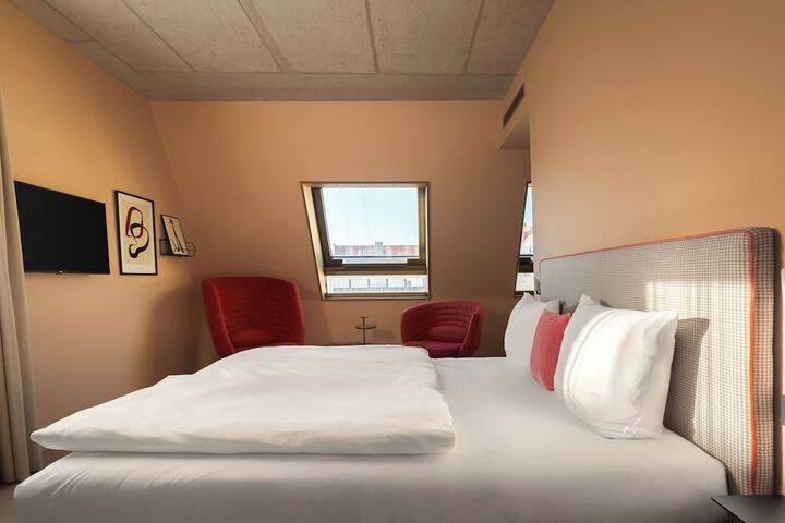 Room 48 of 112