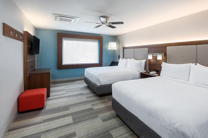 Room 2 of 36