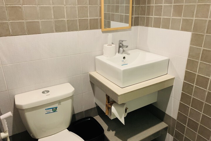 Room 100 of 238