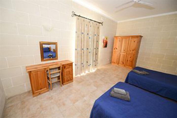 Room 16 of 80