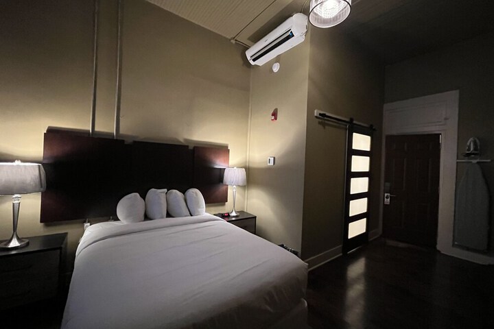Room 5 of 20