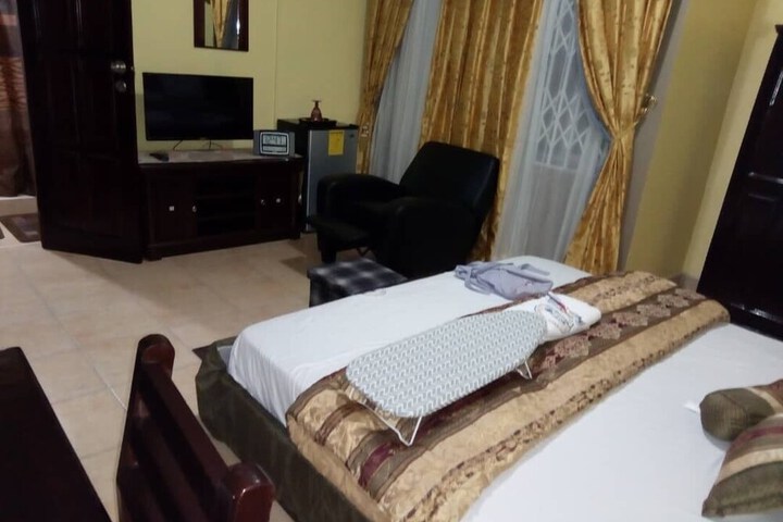 Room 8 of 10