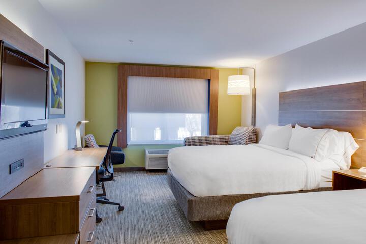 2 Queen Beds (7 of 7)