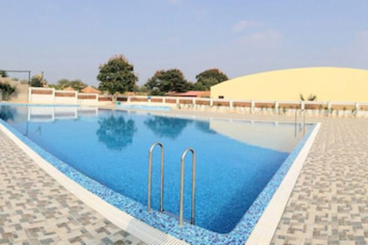 Pool Hotel