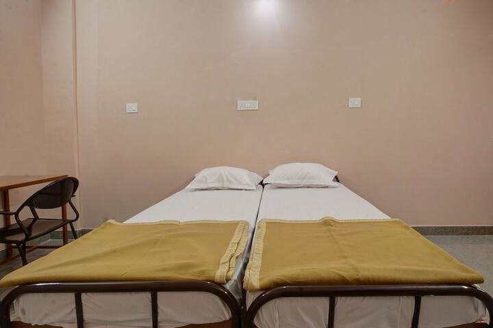 Room 9 of 14
