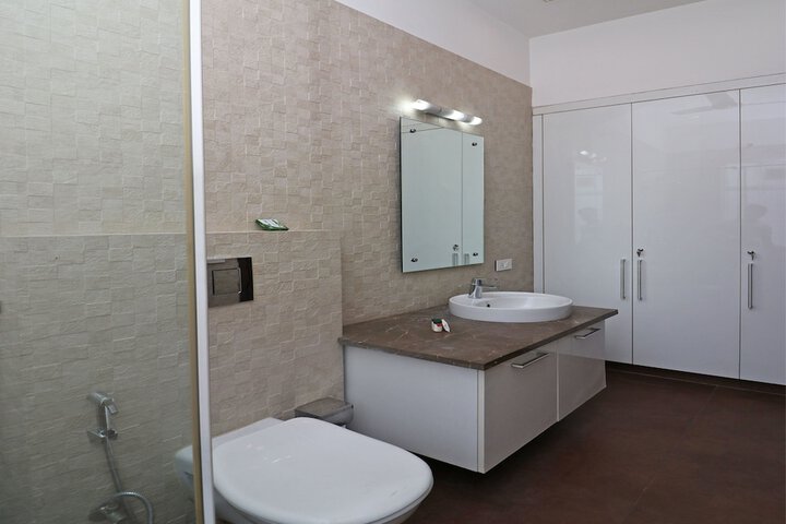 Room 25 of 28