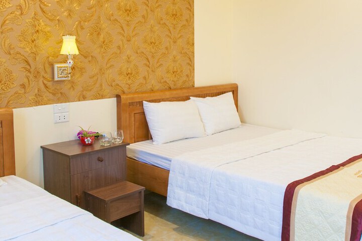 Room 8 of 33