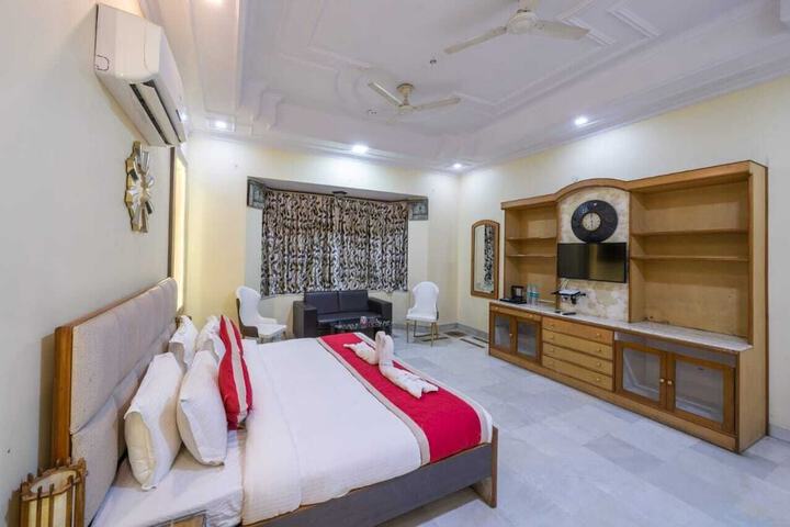 Room 15 of 16