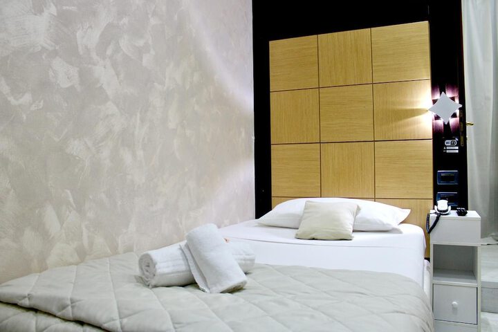 Room 27 of 63