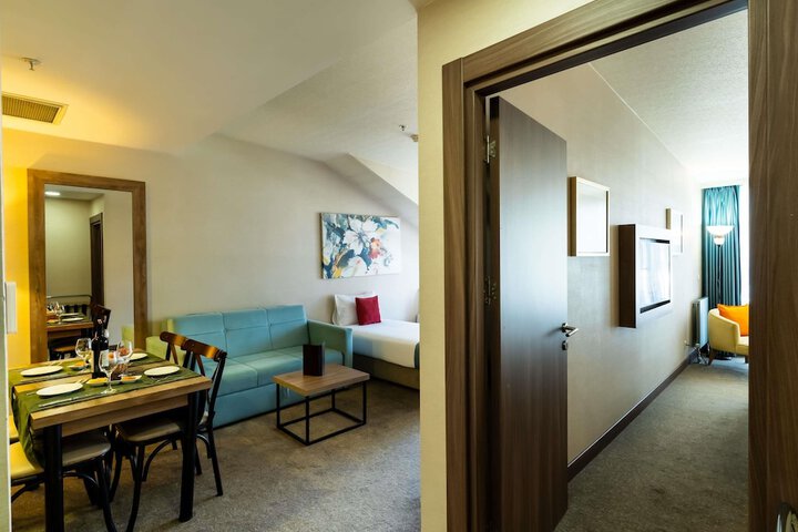 Room 60 of 166