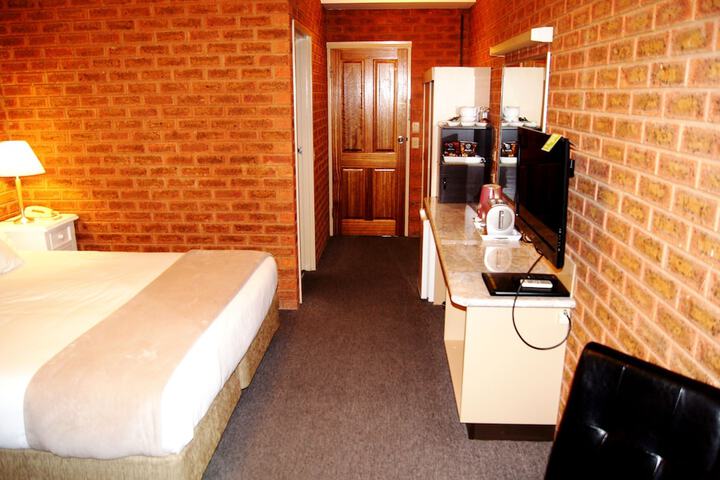 Room 2 of 40