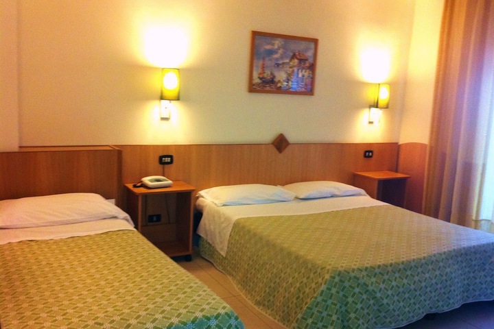Room 5 of 40