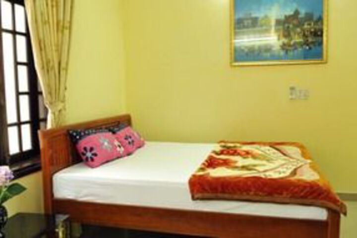 Room 5 of 17