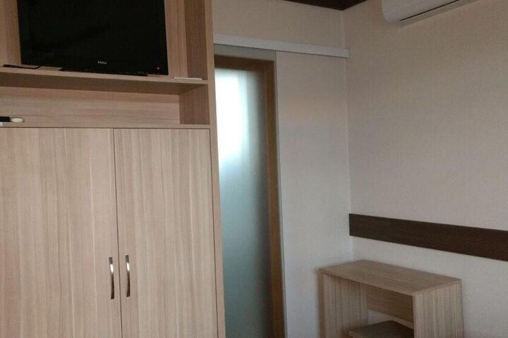 Room 8 of 32