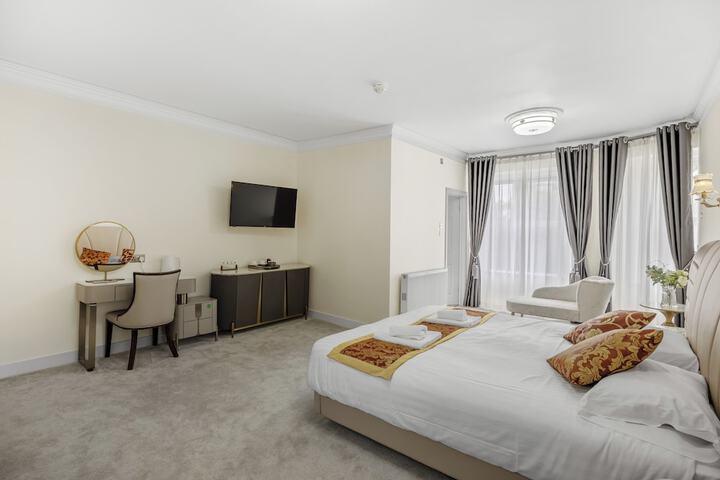 Room 43 of 90