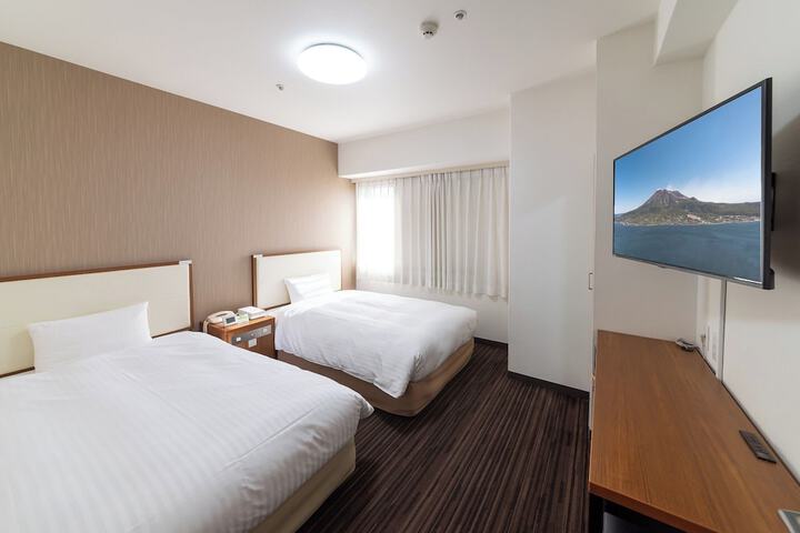 Room 12 of 25