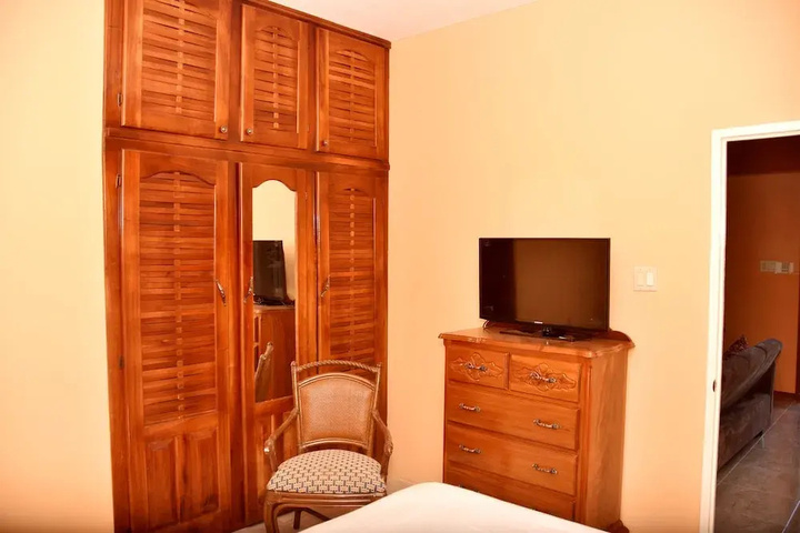Room 2 of 6
