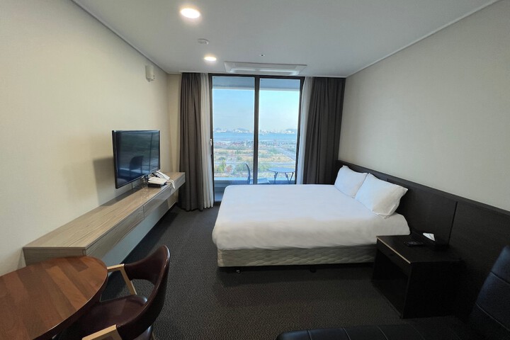 Room 9 of 23