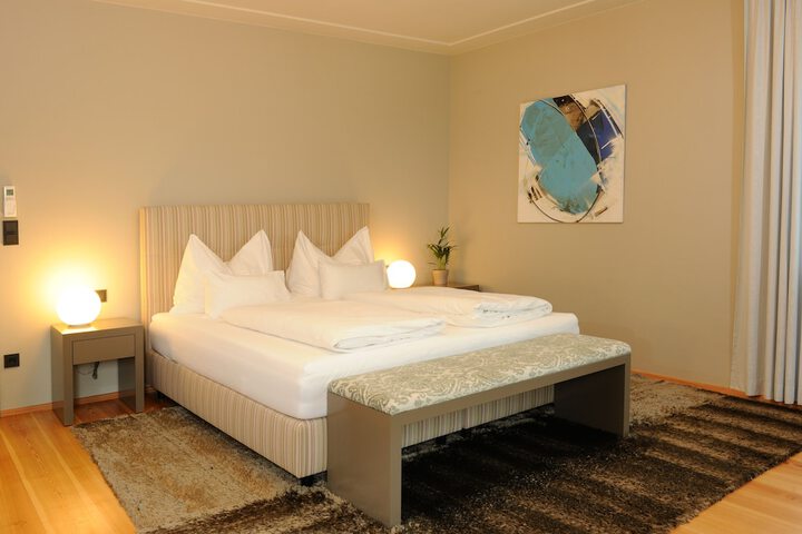 Room 6 of 33